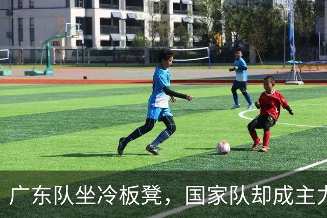 广东队坐冷板凳，国家队却成主力，两人21+8数据打脸杜锋用人短板